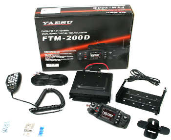 Contenido paquete Yaesu FTM-200DE